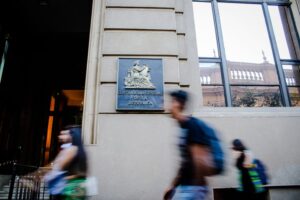 Exgobernador acusa a gobierno anterior de perseguir a emprendedores