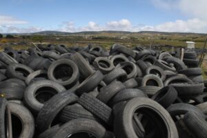Medio Ambiente reconoció que problema de los neumáticos está lejos de solucionarse