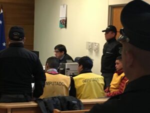 Grupo de jóvenes fue condenado por robar tienda siendo detenidos con la ropa puesta