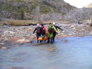 Flotando en el agua encontraron el cuerpo del investigador desaparecido en el Paine