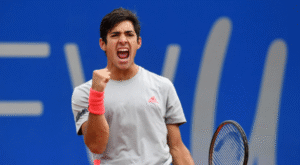 Cristian Garin venció a Reilly Opelka y avanzó a segunda ronda en Roland Garros
