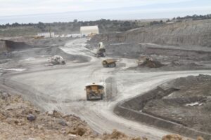 Trabajadores de Mina Invierno dialogan con el Gobierno