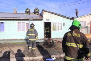 Cinco damnificados tras voraz incendio en una vivienda en Barrio 18 de Septiembre