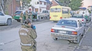 Delincuentes robaron auto causándole graves daños