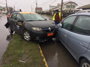 Triple colisión dejó un lesionado en el  Barrio Sur de Punta Arenas