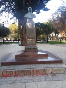 Nuevamente vándalos provocan rayados al interior de Plaza de Armas