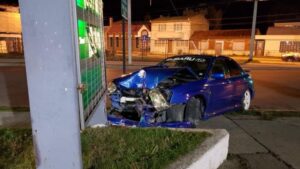 Tres choques de madrugada dejaron cuantiosos daños y lesionados