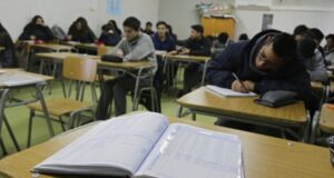 Entra Filosofía, salen Historia y Ed. Física: plan obligatorio para 3º y 4º medio cambiará en 2020