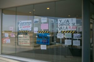 Alumnos de Medicina iniciaron paro por mala administración
