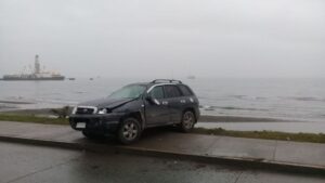 Camioneta 4x4 volcó en Av Costanera con Óscar Viel