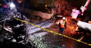 Sistema frontal desata vientos de hasta 70 km/h y provoca extenso corte de energía en Santiago