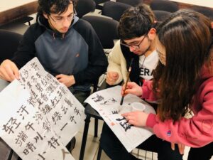 Con caligrafía china celebraron fiesta del Bote del Dragón