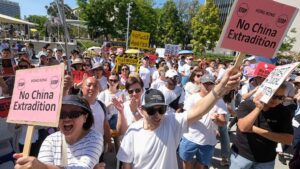 Miles de personas se manifestaron en las calles de Hong Kong