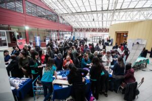 Adultos mayores conocieron carreras y servicios de la UMAG en visita a campus universitario