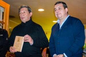 Gobernador de Provincia Antártica Chilena, recibió reconocimiento de alcalde de Cabo de Hornos