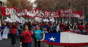 Profesores en paro nacional marcharon pacíficamente en Santiago para protestar