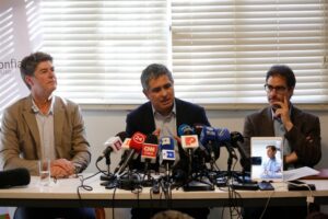 Cancelan $441 millones a denunciantes de Karadima tras resolución judicial