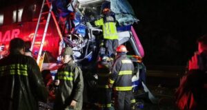Al menos 8 lesionados deja colisión de bus de pasajeros y un camión a la altura de Mulchén