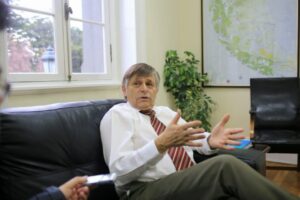 “No es bueno tener dos  comisiones paralelas  y que no conversen”