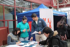 Jóvenes de Porvenir y estudiantes de la UMAG recibieron consejerías en VIH