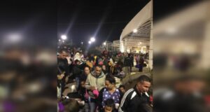Cerca de 500 migrantes venezolanos esperan en paso fronterizo Chacalluta