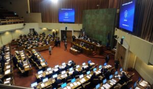 RN, DC y Frente Amplio serían los más perjudicados por eventual reducción parlamentaria