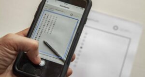 Crean aplicación que permite corregir pruebas en segundos con celular