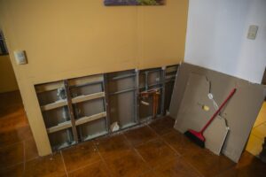 Vecinos de Condominio San Ignacio sufren inundación de sus departamentos