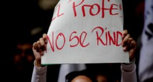 Paro de profesores continúa tras primera reunión con ministra Cubillos