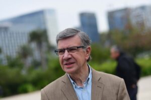 Lavín afina brigada de menores para fiscalizar venta de alcohol
