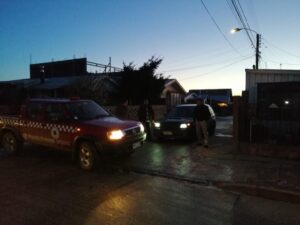 Conductor fue sorprendido estorbando el tránsito mientras ingería alcohol al interior de su vehículo