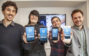 Crean aplicación que permite a profesores corregir pruebas en segundos con su celular
