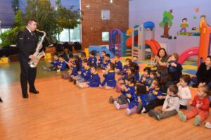 Jardín infantil nido azul recibió visita de la banda instrumental de la III zona naval