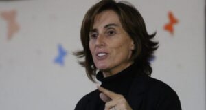 Critican continuidad de Ministra Marcela Cubillos