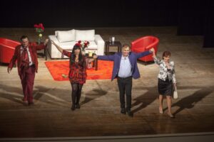 Un teatro municipal lleno recibió el humor de “Los Eguiguren”