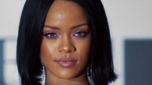 Rihanna se convierte en la cantante con más dinero en el mundo