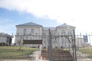 Corte ordena a docente a retirar publicación ofensiva en red social contra director de Liceo Bicentenario