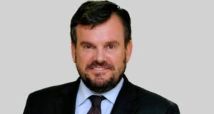 Firma que representa hijo de Carlos Larraín se adjudicó millonario contrato