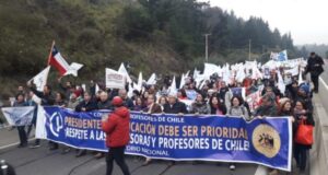 Profesores de todo Chile marcharon en Valparaíso y confirman reunión con Mineduc