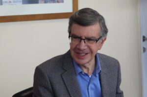 A su sintonía con las necesidades de la gente atribuyen alza en las encuestas de Joaquín Lavín