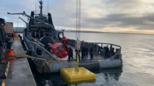 Armada finaliza fondeo de boyas diseñadas exclusivamente para las condiciones del Estrecho de Magallanes