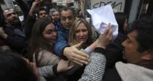 Bellolio denunció agresiones contra diputados que visitaron el Instituto Nacional