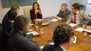 Alcalde de Puerto Natales se reunió con Ministra y Subsecretario de educación