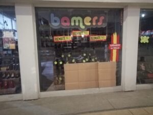Dos sujetos fueron detenidos tras romper vitrina de Galería Gran Palace