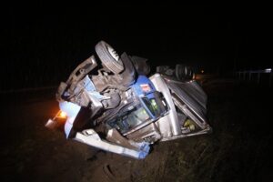Camionero terminó volcado y lesionado tras perder el control de su vehículo mayor