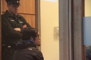 Sujeto fue detenido cuando robaba vehículo y amenazó con cuchillo a su dueño