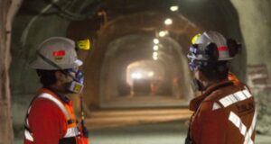 Auditarán millonarios gastos de Codelco en plan de salud para trabajadores