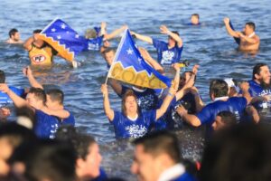 Más de 3 mil personas se sumergieron  en el Estrecho y 10 mil lo presenciaron