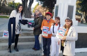 Candidata a Reina Guachaca recolectó ropa de invierno para personas en situación de calle
