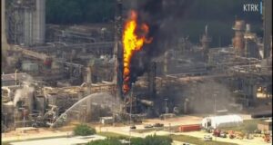Explosión provoca incendio en refinería de petróleo en las cercanías de Houston: Hay 37 lesionados